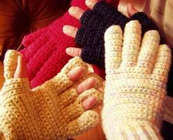Crochet gloves pattern - fingerless, full fingers or finger holes